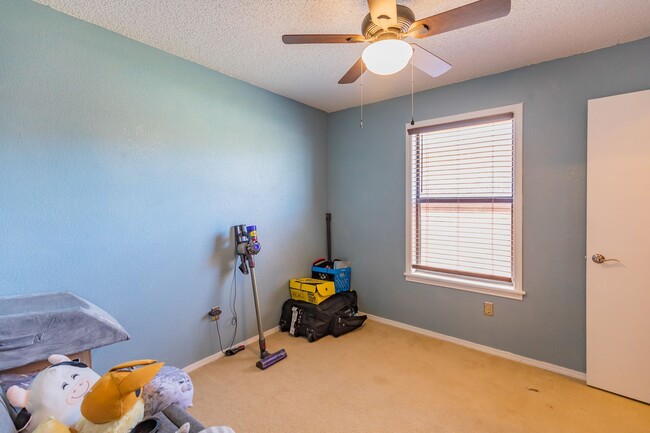 Building Photo - Beautiful 3 Bedroom/2 Bath Home