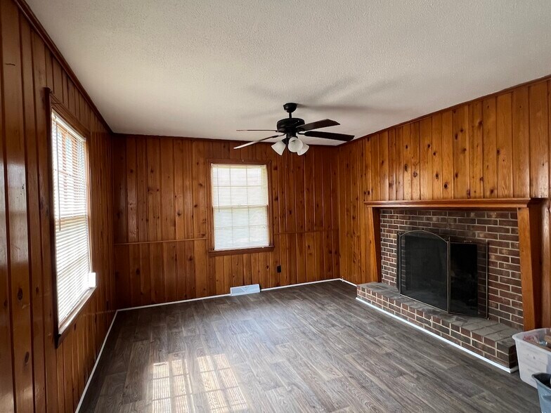 Building Photo - 837 Crawford St