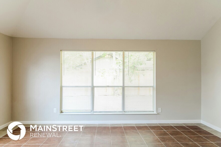 Building Photo - 12418 Meadow Briar Dr