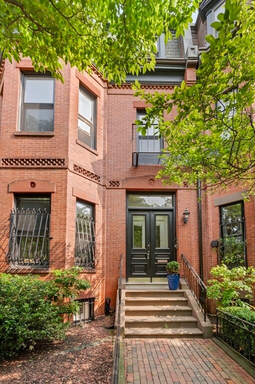 Building Photo - 342 Marlborough St