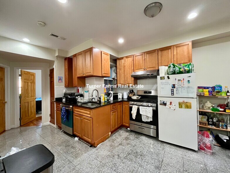 Building Photo - 179 Northampton St