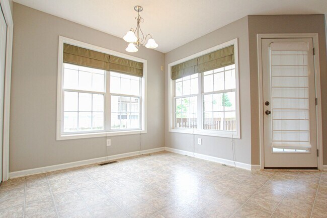 Building Photo - Pet Friendly Three Bedroom!