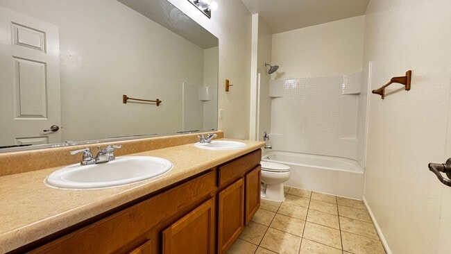 Building Photo - Eastside (Stella and Kolb) 4 bedroom  2 bath house with 2 car garage near Lakeside Park!