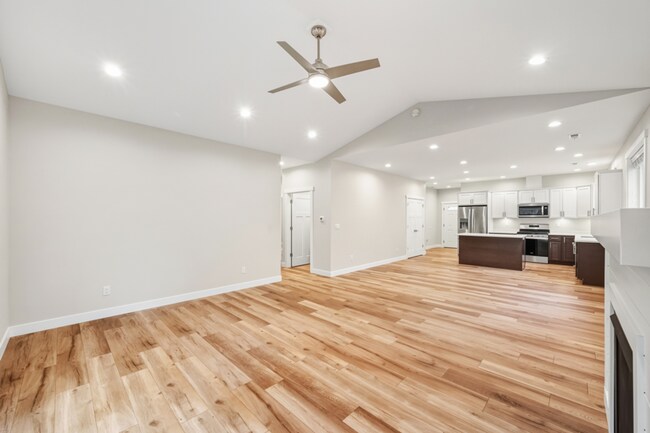 Building Photo - Modern 3-Bed x 2-Bath House