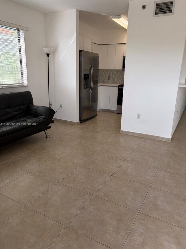 Building Photo - 9300 Fontainebleau Blvd