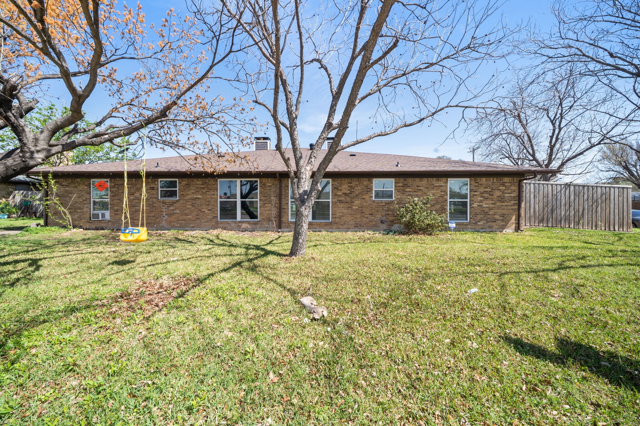 Building Photo - 9980 Brockbank Dr