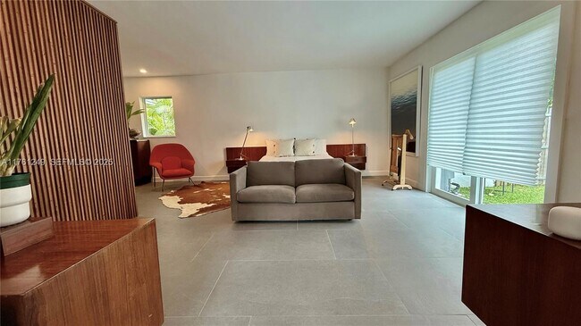 Building Photo - 14605 SW 75th Ave