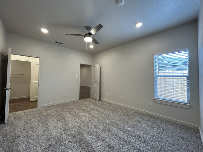 Building Photo - Brand New Duplex in Frenship East!