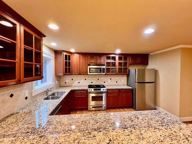 Building Photo - Spacious Greenwood townhouse - Available now!