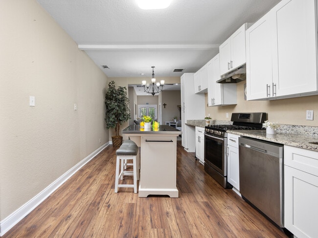 Building Photo - 1826 W French Pl