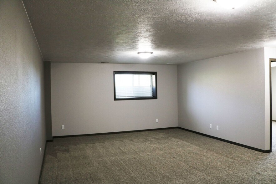 Building Photo - 3616 S Outfield Cir