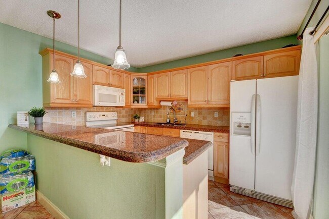 Building Photo - 562 Springdale Cir