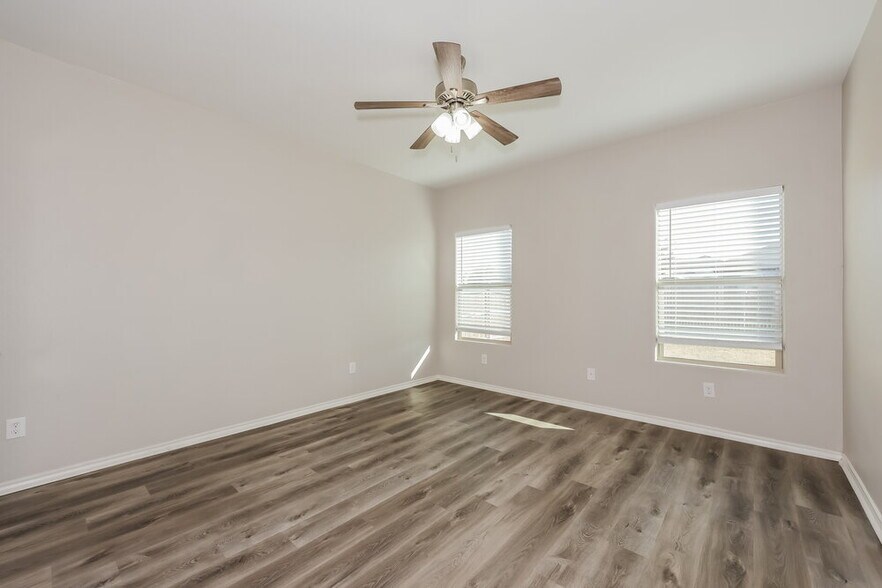 Building Photo - 1720 Kings Glen Ln