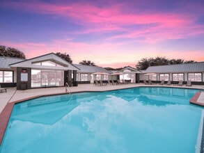 Building Photo - Leah Avenue Student Townhomes