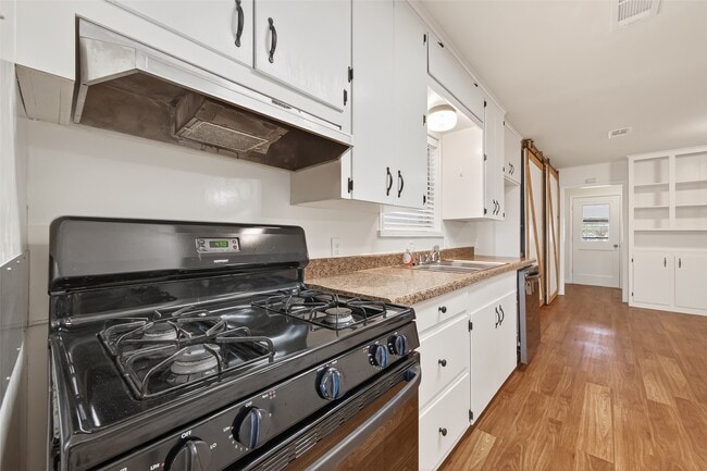 Building Photo - 1411 Mimosa Ln