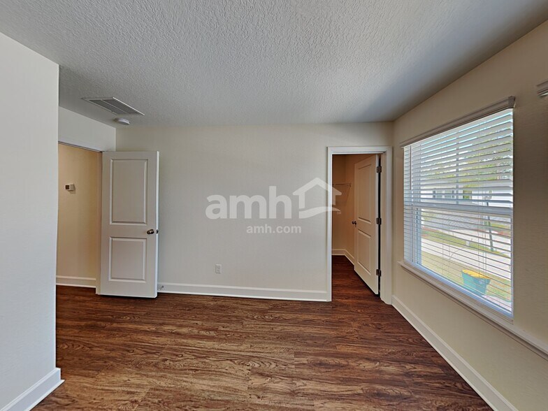 Building Photo - 8673 Highfield Ave