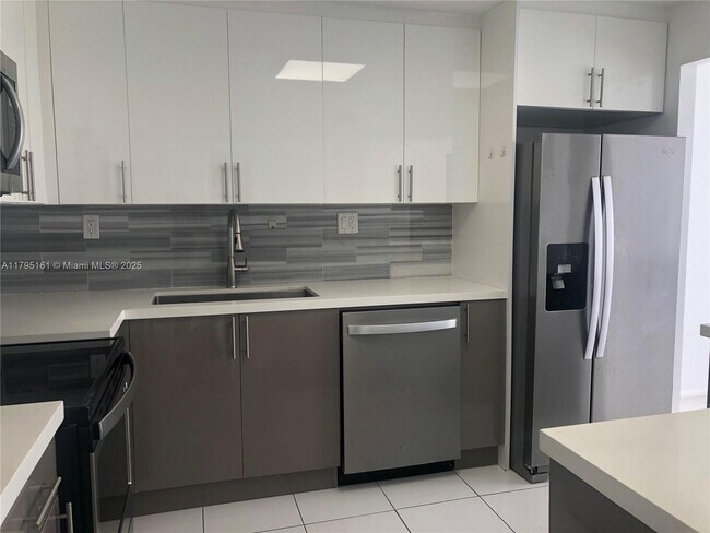 Building Photo - 18081 Biscayne Blvd