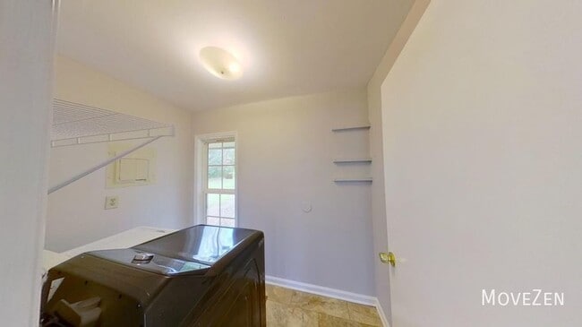 Building Photo - 1109 N King Charles Rd