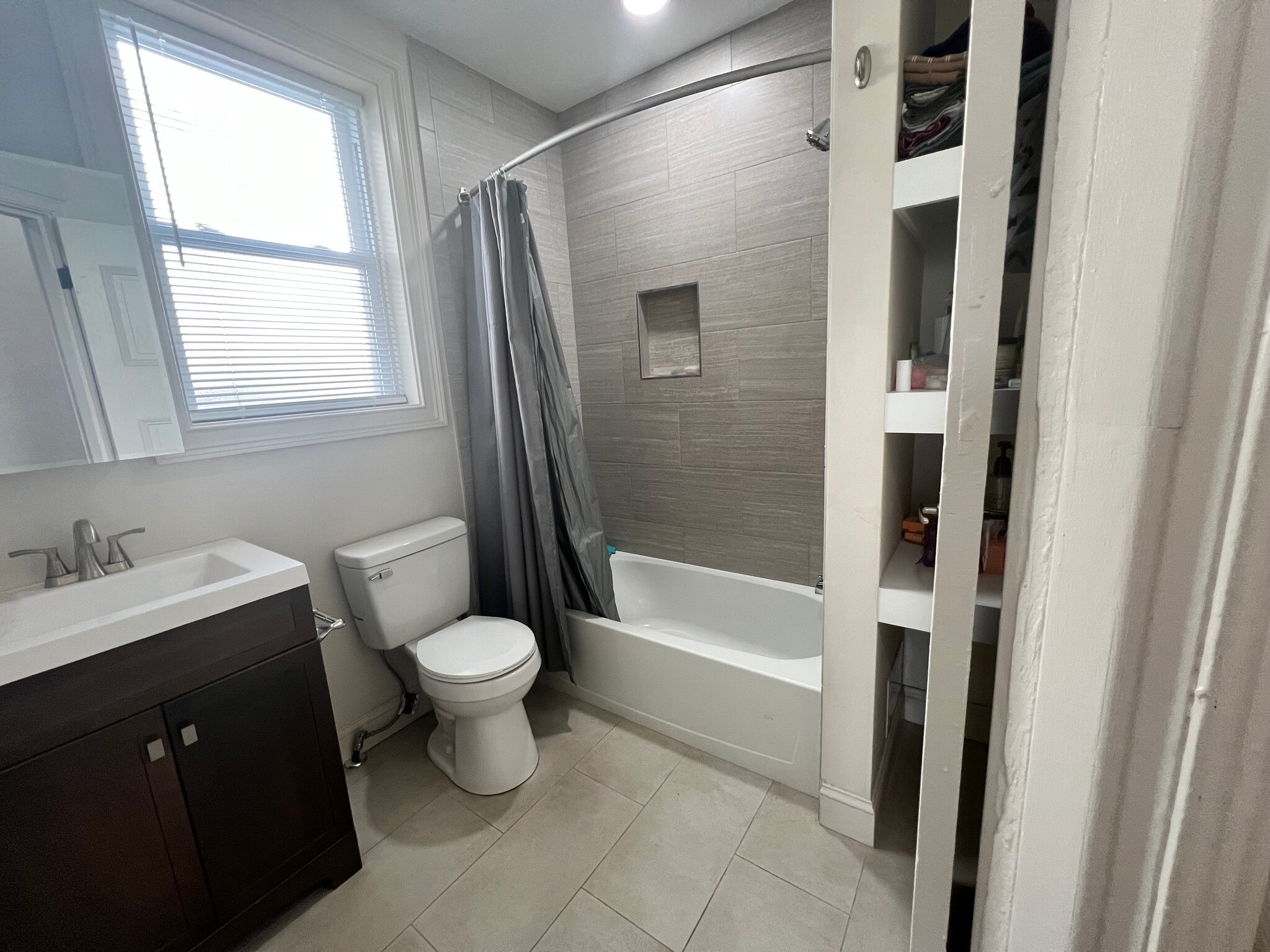 Building Photo - 1725 N 27th St