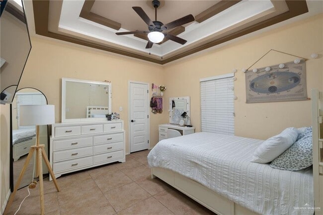 Building Photo - 12 Samaria St