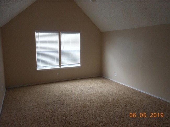 Building Photo - 1710 Foxfire Dr