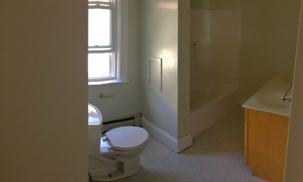 Bathroom - 16 Booth St