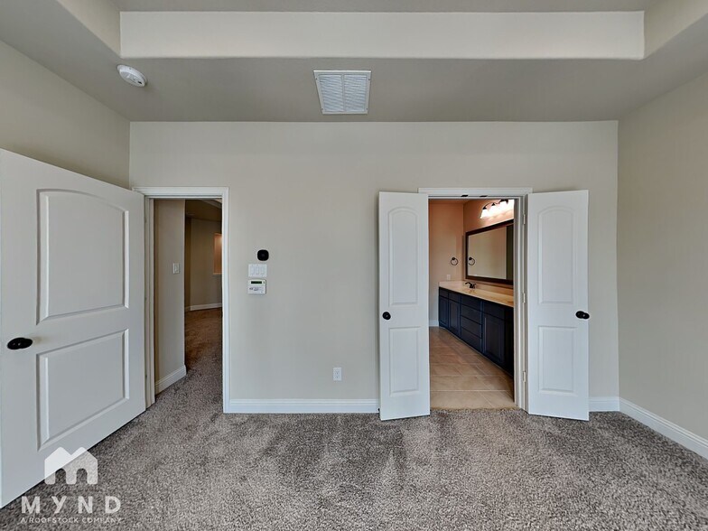 Building Photo - 4144 Riverside Dr