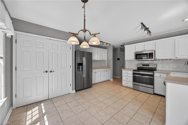 Building Photo - 4018 Berkshire Ct