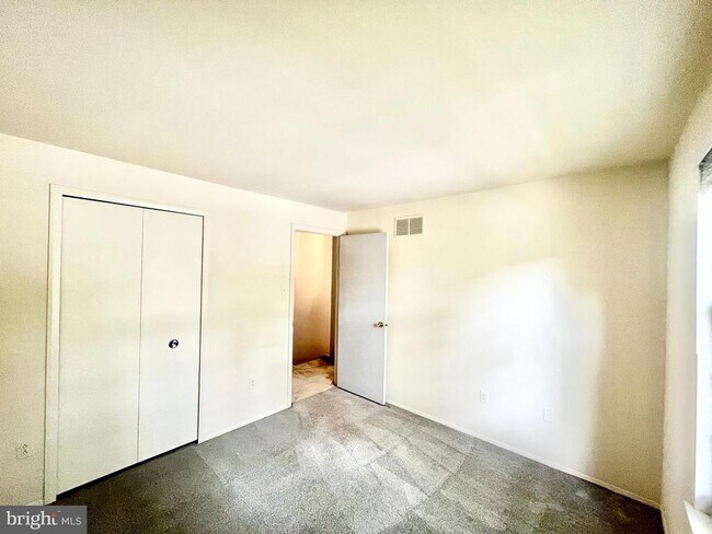 Building Photo - 1 Crotona Ct