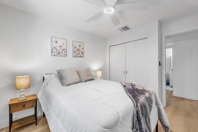 Building Photo - 1510 W 7th Dr