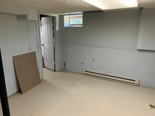 Building Photo - 658 Old West Central St