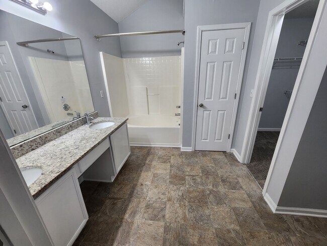 Building Photo - 2378 Charleston Pointe SE