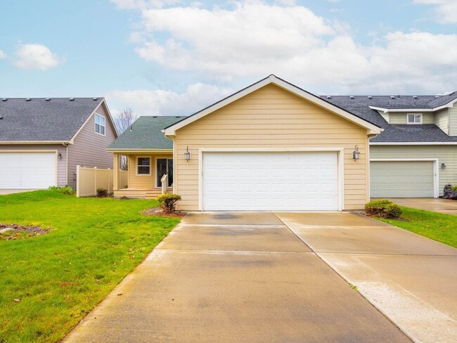 Building Photo - Charming River District Rancher | Double Vanity Suite | Walk to Orchard Park