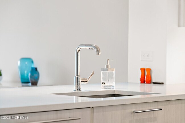 Building Photo - 15 Morris Ave