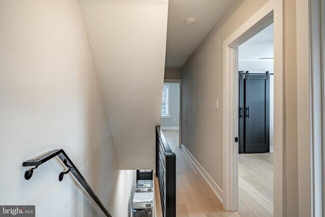 Building Photo - 303 W Washington St