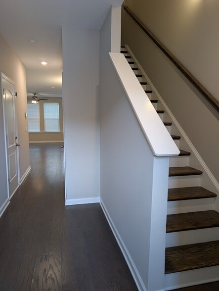 Building Photo - 204 Netherlands Blvd