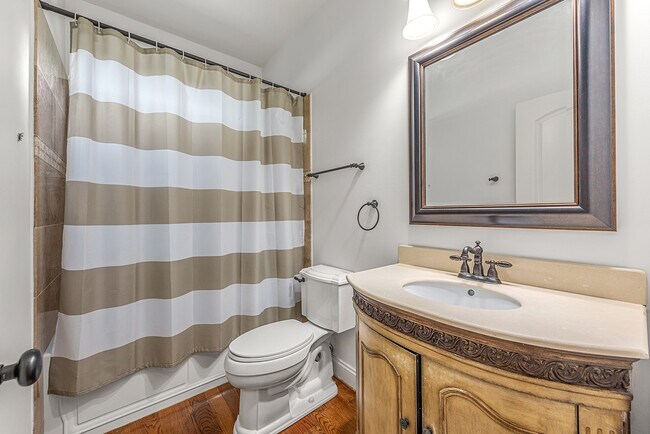 Building Photo - 405 Pondview Ct