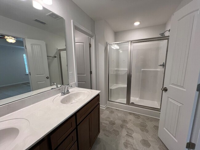 Building Photo - 967 Horse Mountain Rd