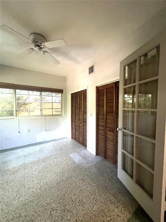 Building Photo - 814 Michigan Ave