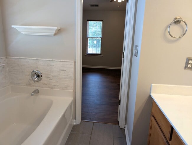Building Photo - 9935 Redbud Tree Ct