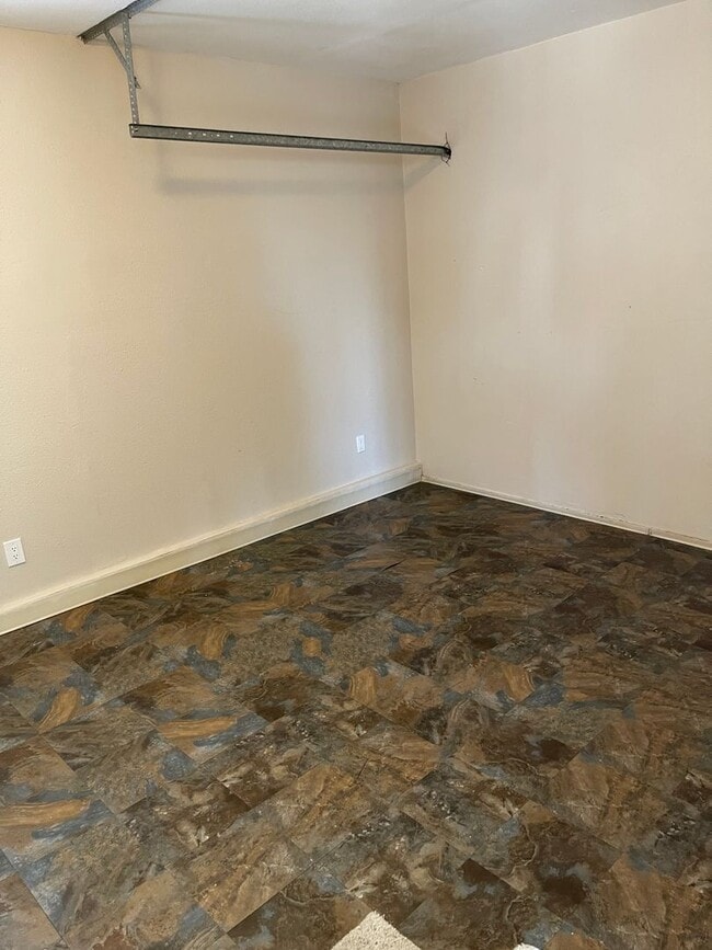 Building Photo - Aspen Ave - BLUE