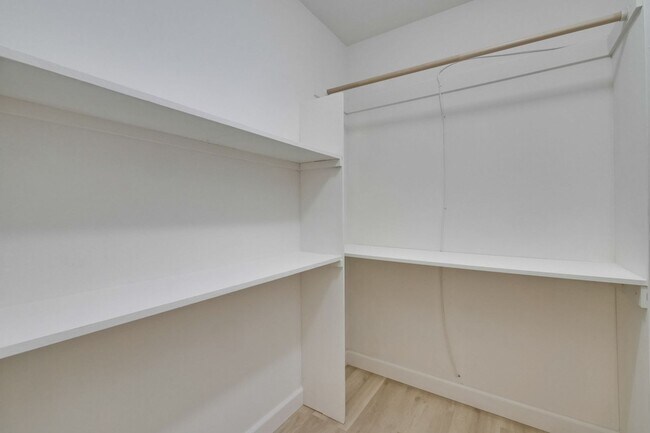 Building Photo - Beautiful 2BR 2BA downstairs condo in Moun...