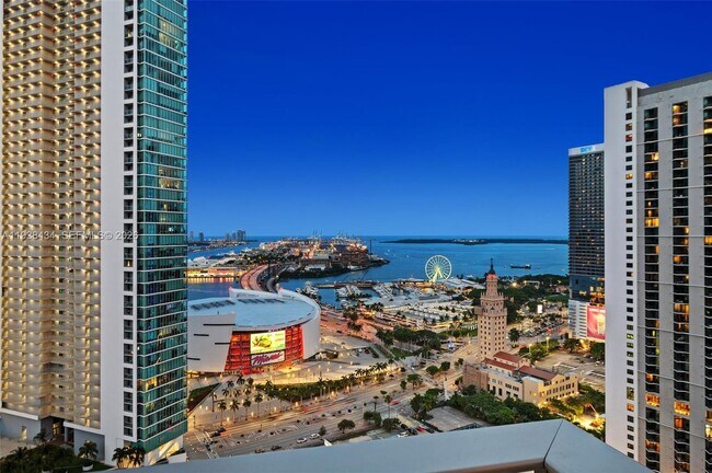 Building Photo - 851 NE 1st Ave