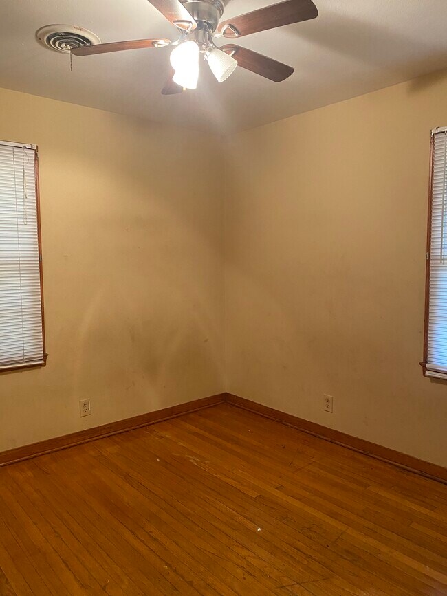 Building Photo - 4672 PINEWOOD DR N