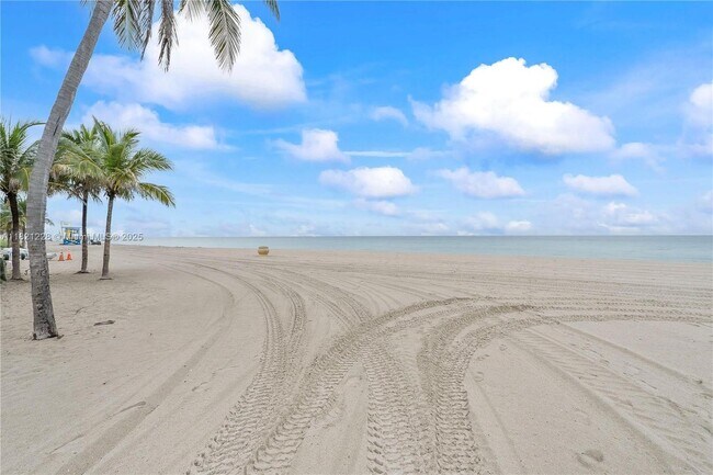 Building Photo - 1401 S Ocean Dr