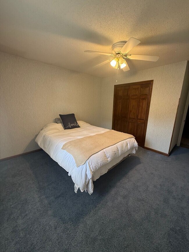 Building Photo - 112 Cottonwood Dr