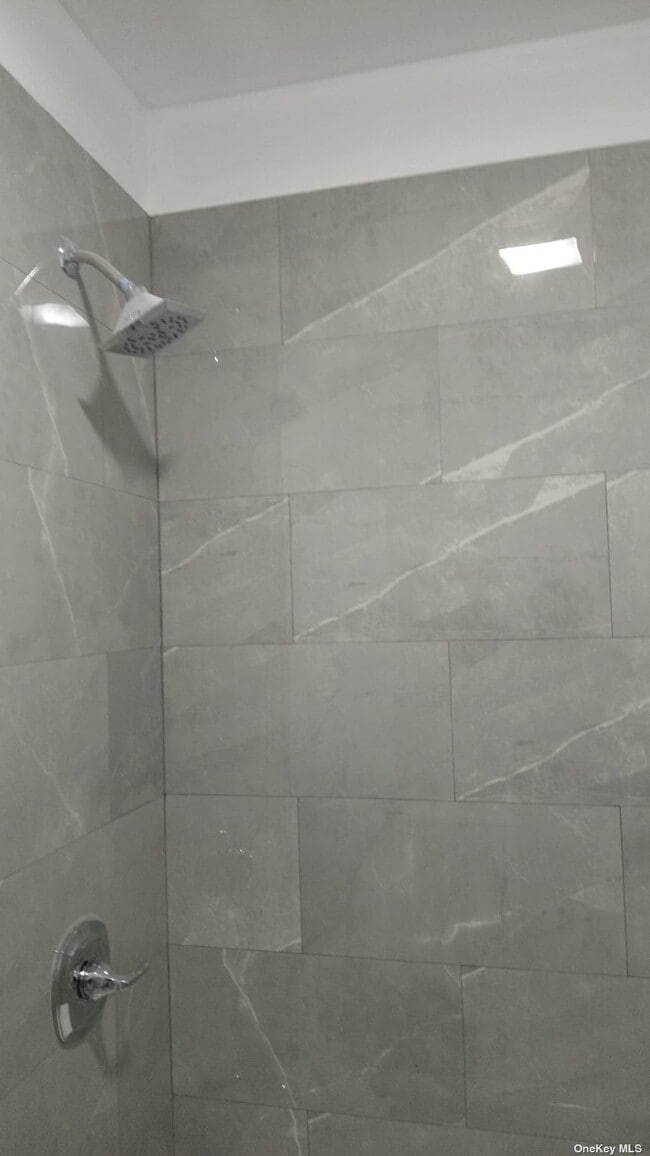 Building Photo - 304 Jericho Turnpike