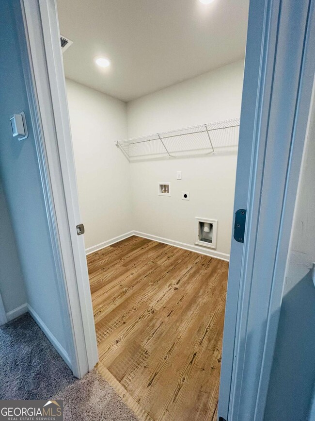 Building Photo - 160 Founders Dr