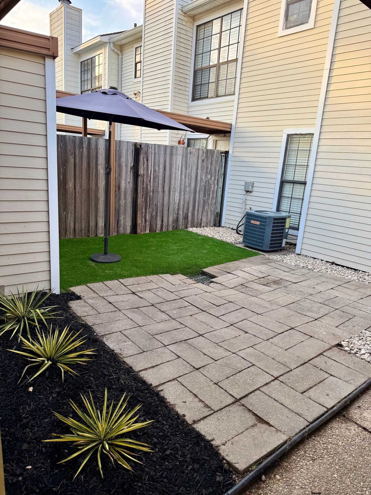 Building Photo - 9949 Siegen Ln