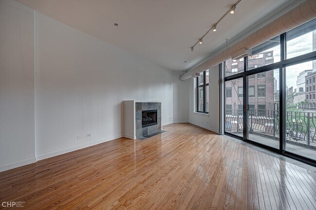 Building Photo - 333 W Hubbard St